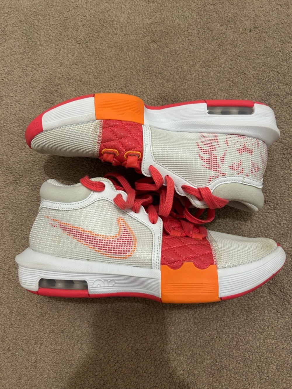 Nike Men’s LeBron Witness 8 Basketball Shoes in Wht/Aster Pnk/Brt Mngo